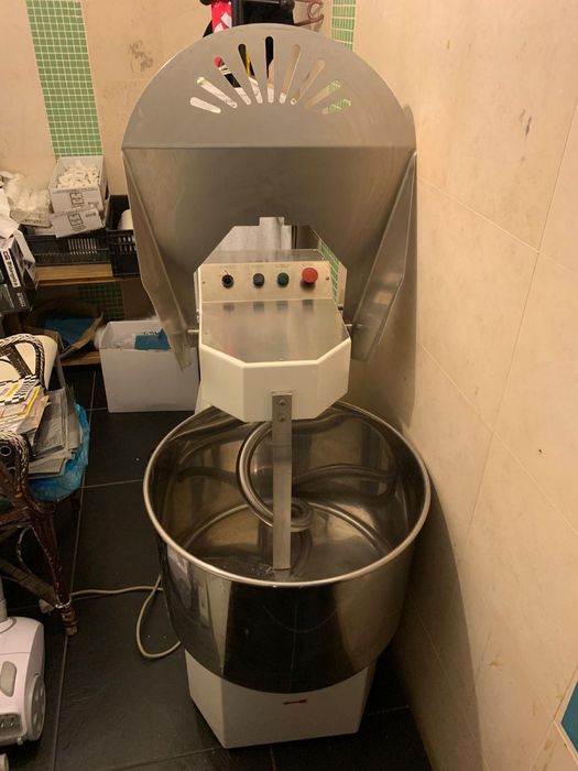 Maquina de amassar pao