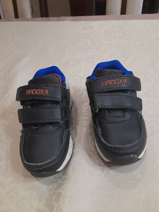 Adidaski chłopięce rozmiar 20