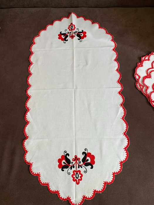 Подарочный Комплект вышитых салфеток хлопок 7 шт