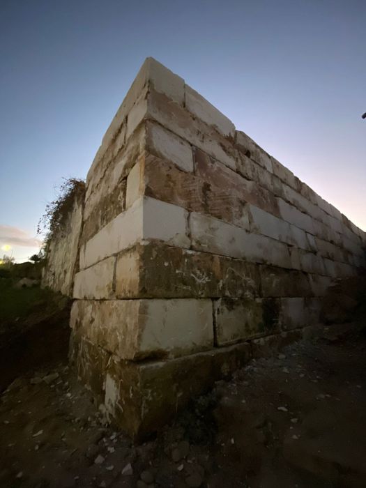 Muros em blocos de pedra natural