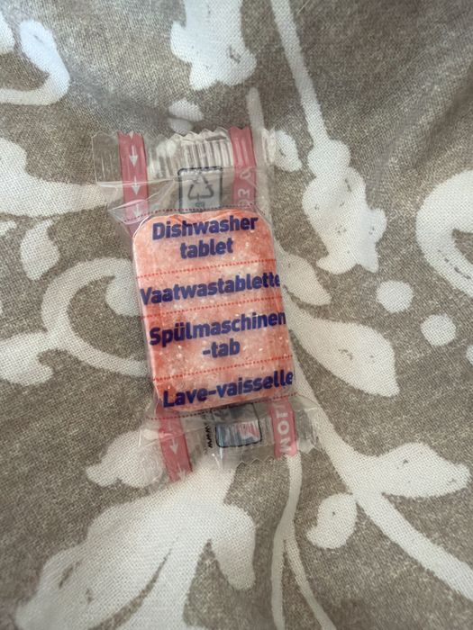 Kostki, tabletki do zmywarki.