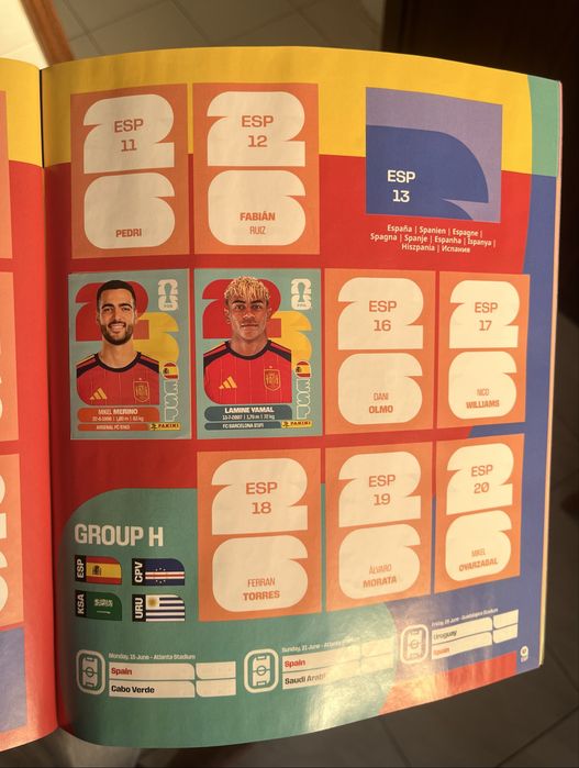Vendo album da Copa 2026 com 171 cromos mais 9 repetidas.