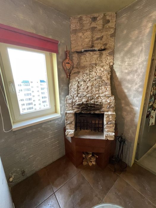 Продаж великої, дворівневої квартири на Митниці.