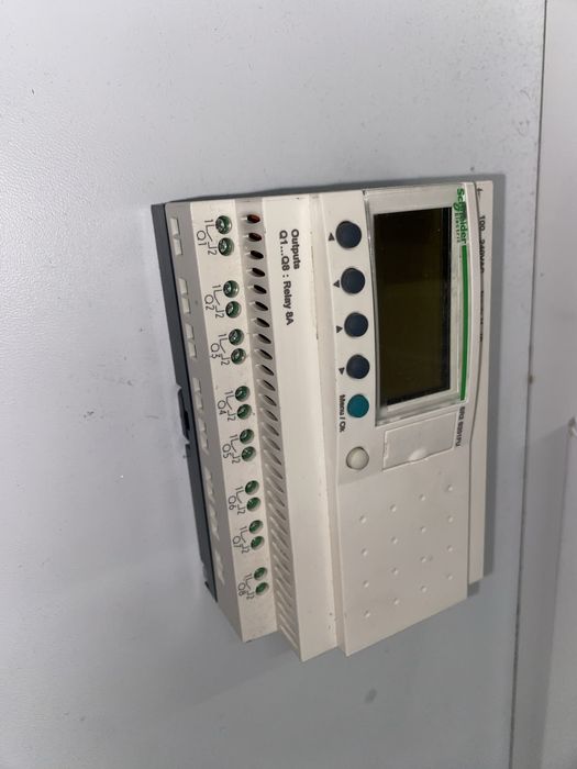 Компактне інтелектуальне реле Schneider Zelio SR2 B201FU