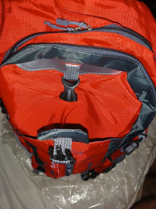 Новий рюкзак універсальний чорний/червоний