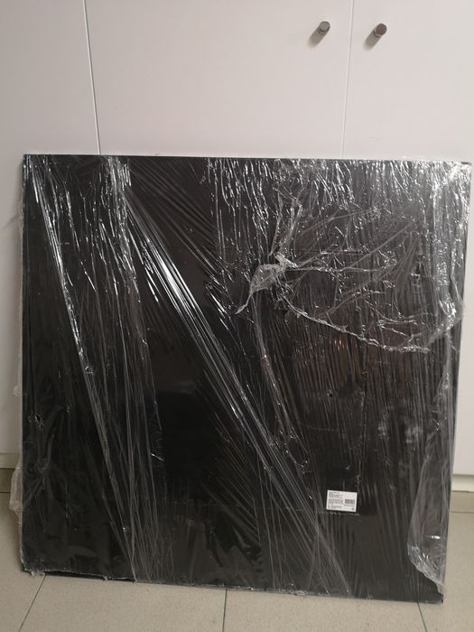 Espelho com moldura de madeira trabalhada