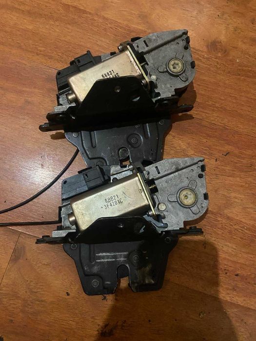 Продам замок багажника bmw e53 рест 51247111008