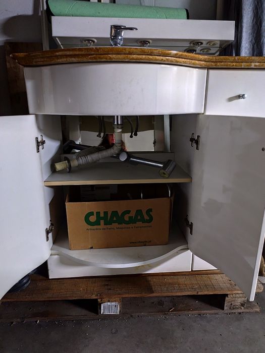 Armário casa de banho