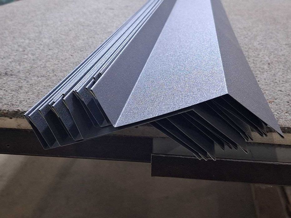 Металевий відлив на вікно