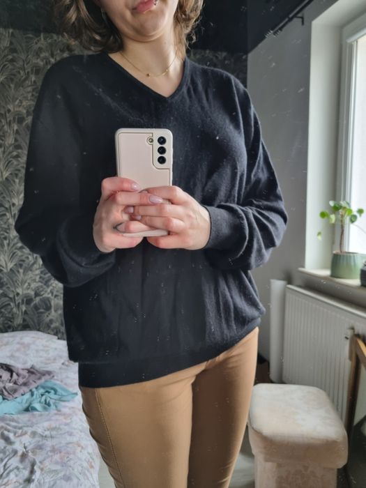 Sweter męski dekolt w serek czarny merino wełna merynos elegancki