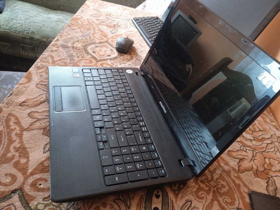 Продається ноутбук в хорошому стані Emachine E720G
