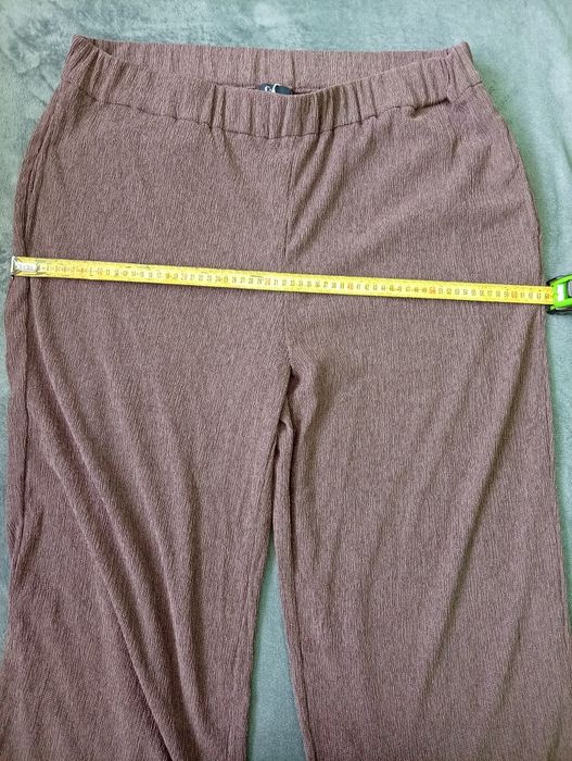 Новий жіночий костюм великого розміру plus size, орієнтовно 60-66 розміру. Штани та дві кофтинки , майки