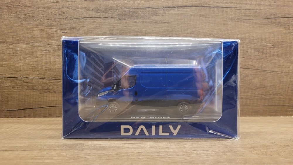 Model IVECO DAILY 2019 1:43 ELIGOR Blue Boreale Furgon MY19 NOWY