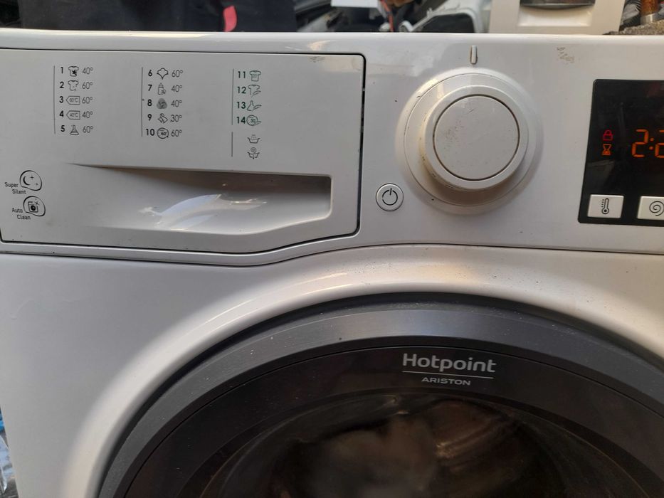 maquina de roupa  Ariston lava 9 quilos 1200 rpm impecavel