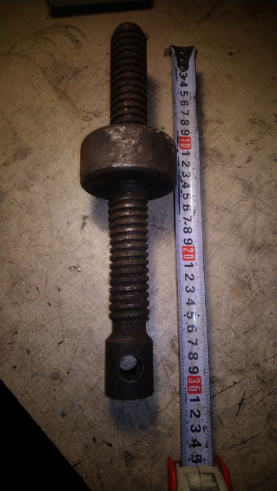 Гвинт з гайкою з крупной резьбой