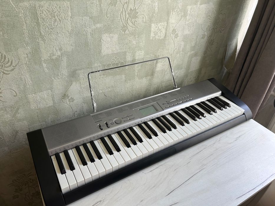 Синтезатор CASIO LK-125, 61 клавіша, з підсвіткою Б/У в гарному стані