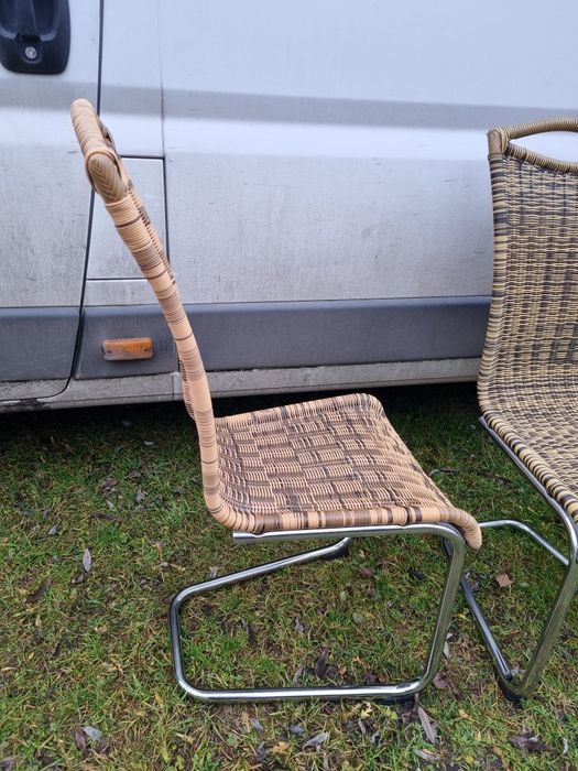 Krzesła a la wiklinowe