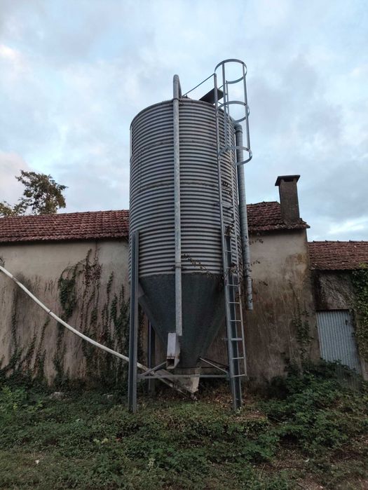 Vendo Silo Industrial para Ração animal ou Cereais