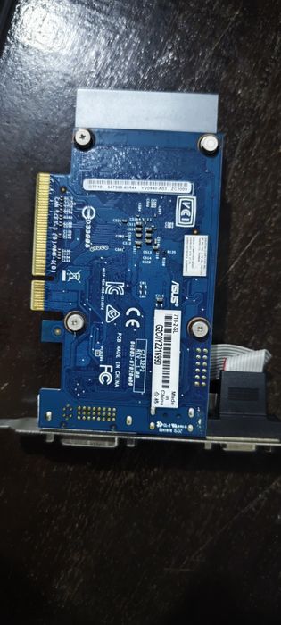 Placa gráfica GT 710 2GB