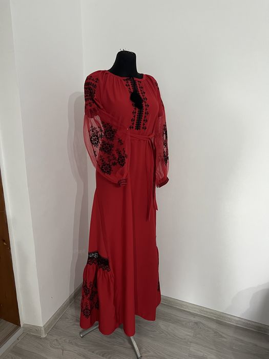 Стильне Вишите Плаття