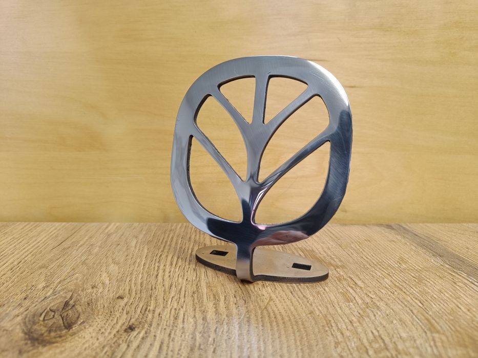 New Holland logo znaczek celownik na maskę emblemat inox 4mm celownik