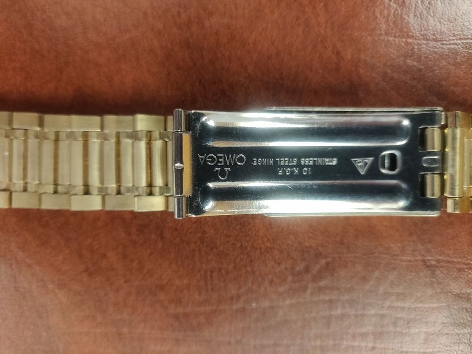 Bracelete Omega em aço plaqueada a ouro