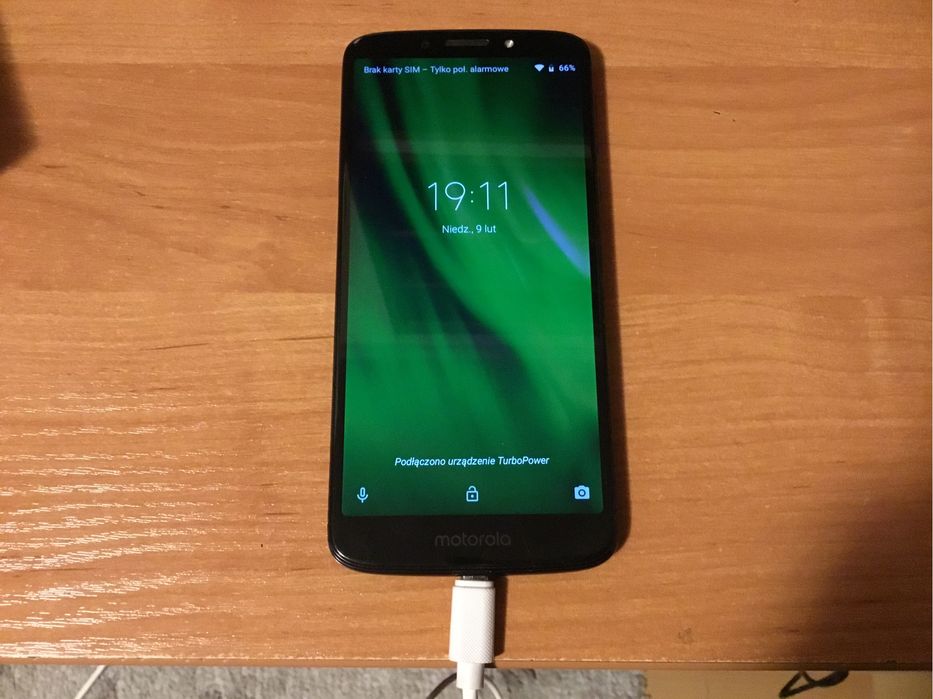 Motorola Moto G6 Play, ładowarka i etui