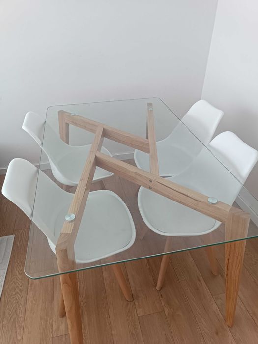 Conjunto de mesa com 4 cadeiras