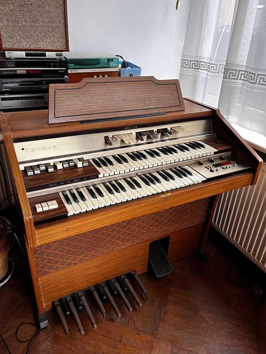 Organy Crumar Model 201