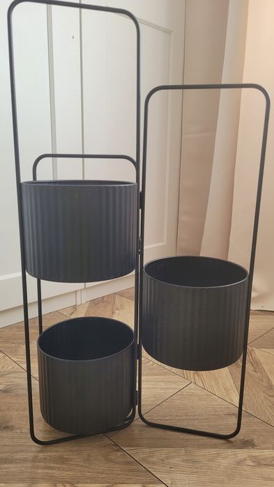 Potrójny metalowy ryflowany składany kwietnik