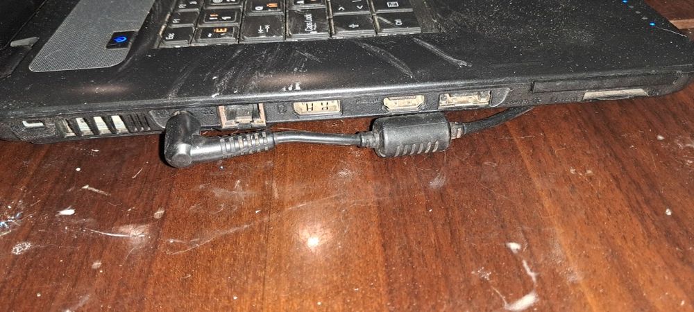 Продам ноутбук medion akoya e7215