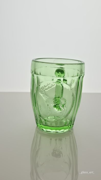 Kufel kufelek z jelonkiem stare kolorowe szkło Ząbkowice