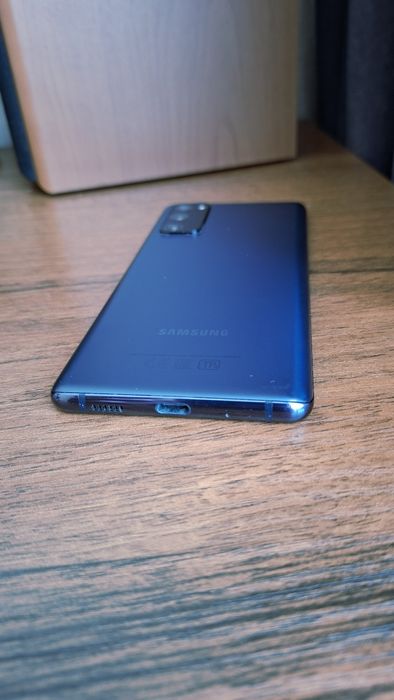 Продам Samsung s20fe