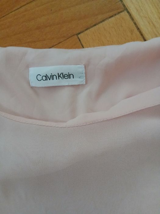 Rozowa luźna  bluzka  Calvin  Klein 44