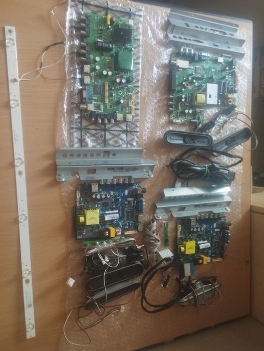 Плати,комплектуючі до телевізора Saturn,Bravis