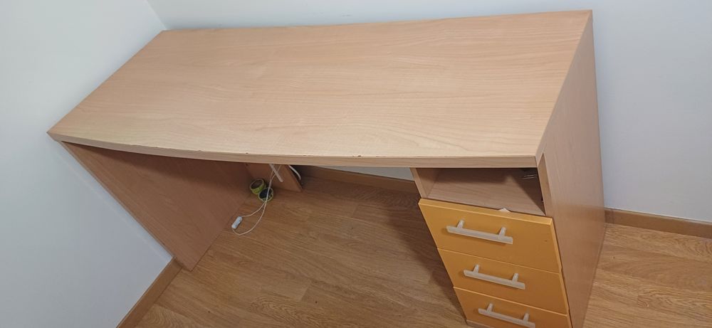 Mobília de quarto com duas camas de solteiro