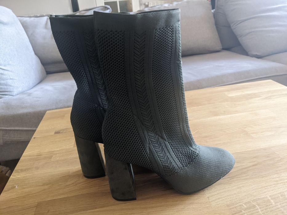 Buty botki w kolorze oliwki 37