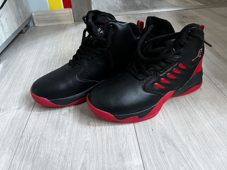 Крассовки на мальчика 37р