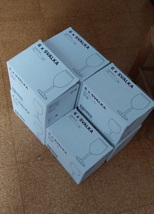 Copos de vidro. 6 caixas. Novos. 45 €