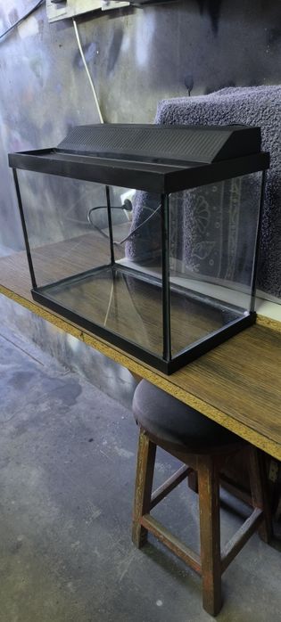 Pequeno Aquário ( 35x20x25 ) Como Novo