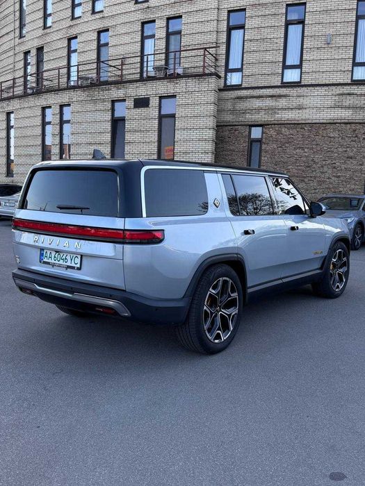 Rivian R1S Launch Edition