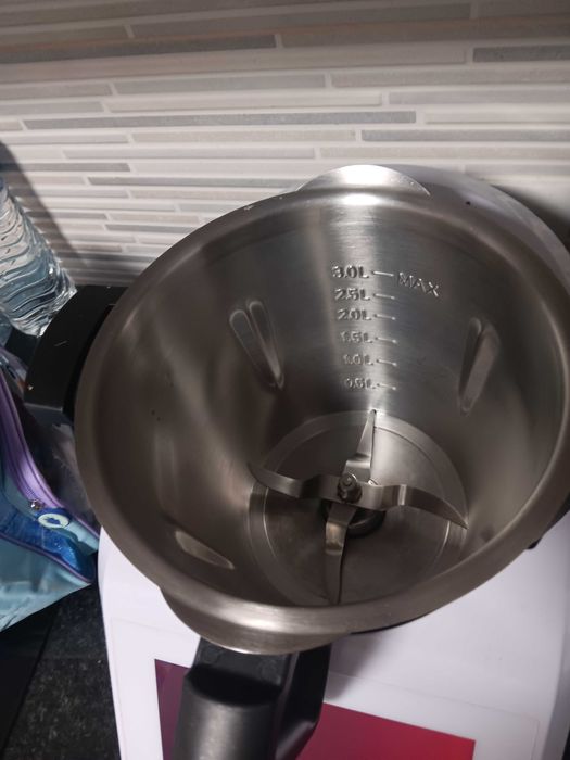 Robot de cozinha monsieur cuisine ainda