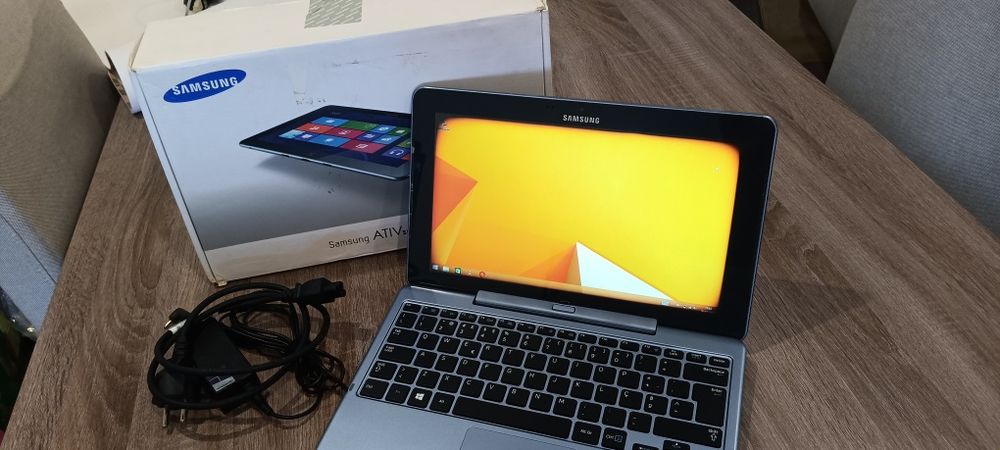 Samsung ATIV Smart PC - Tablet / PC