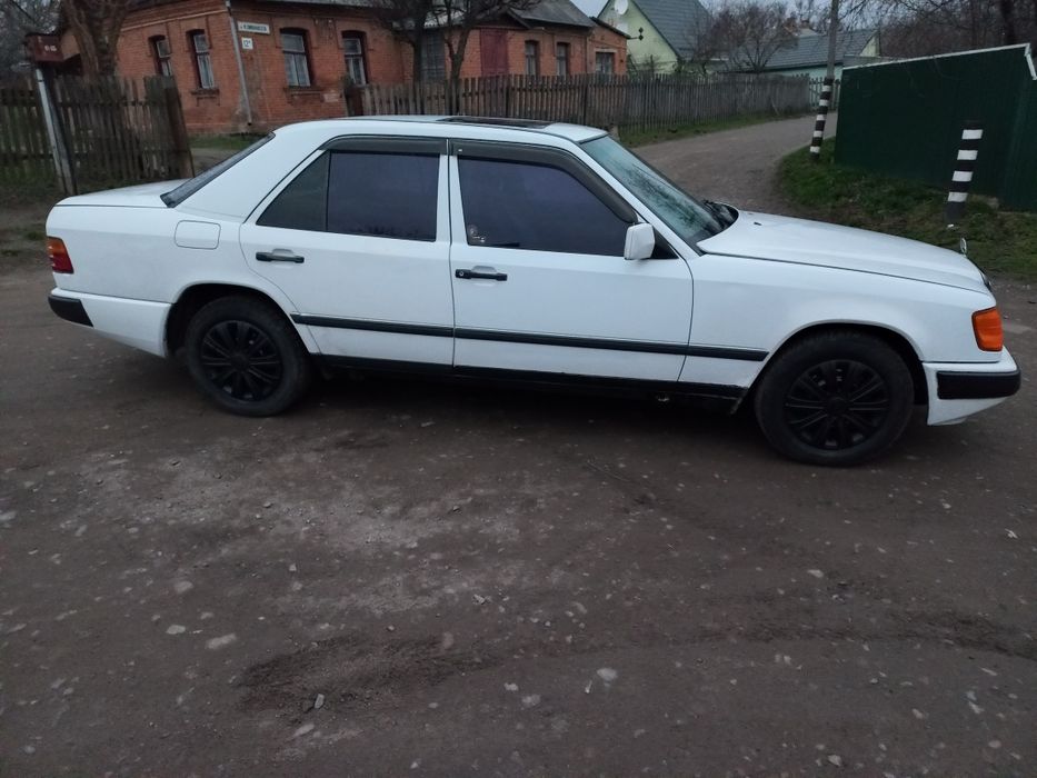 Mercedes-Benz E 124 260 (avtomat)