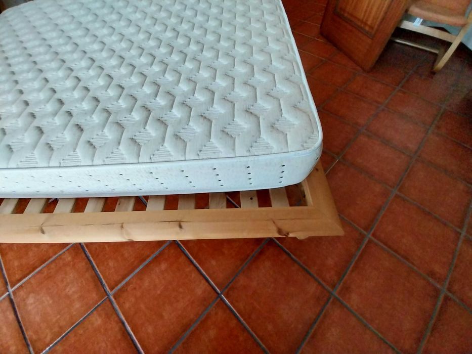 Cama Ikea + Colchão ortopédico