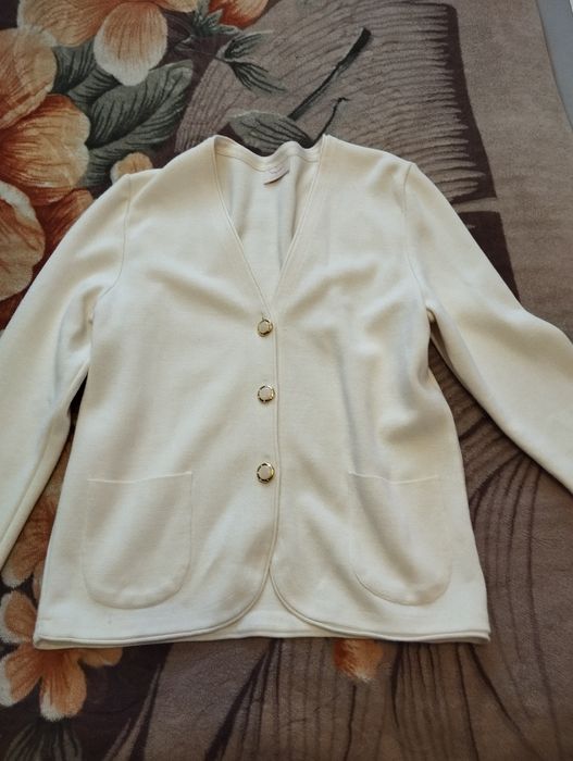 Продаю кофту  майже нова