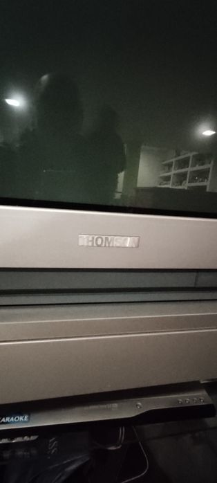 Vendo televisor com 30" e móvel