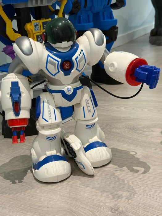 Vendo robô telecomandados e carro