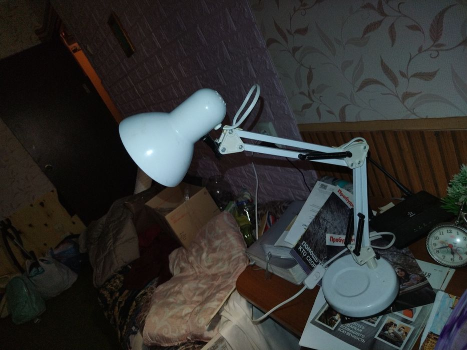 Лампа для маникюра на сгибаемом штативе