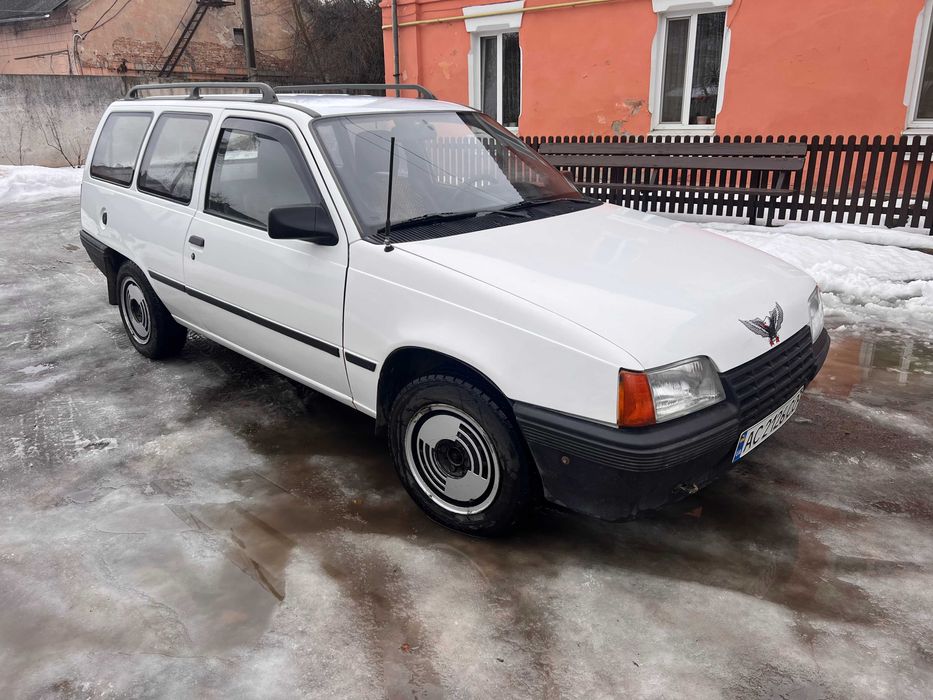 Продам авто Opel Kadett 1.3 бензин 1988 р.в. в хорошому робочому стані